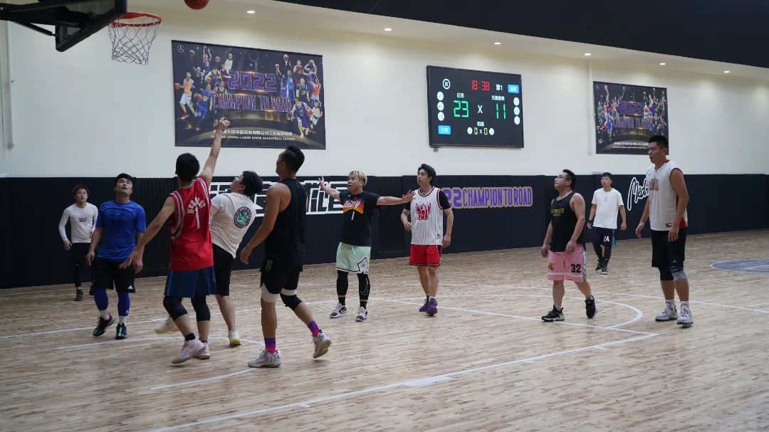 以球會友——匹克&天娛數(shù)科籃球友誼賽(圖1) 以球會友——匹克&天娛數(shù)科籃球友誼賽(圖1)